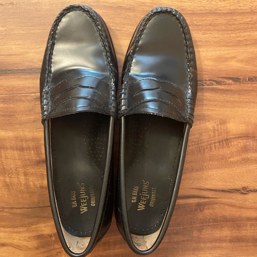 Weejuns Women’s Black Penny Loafers